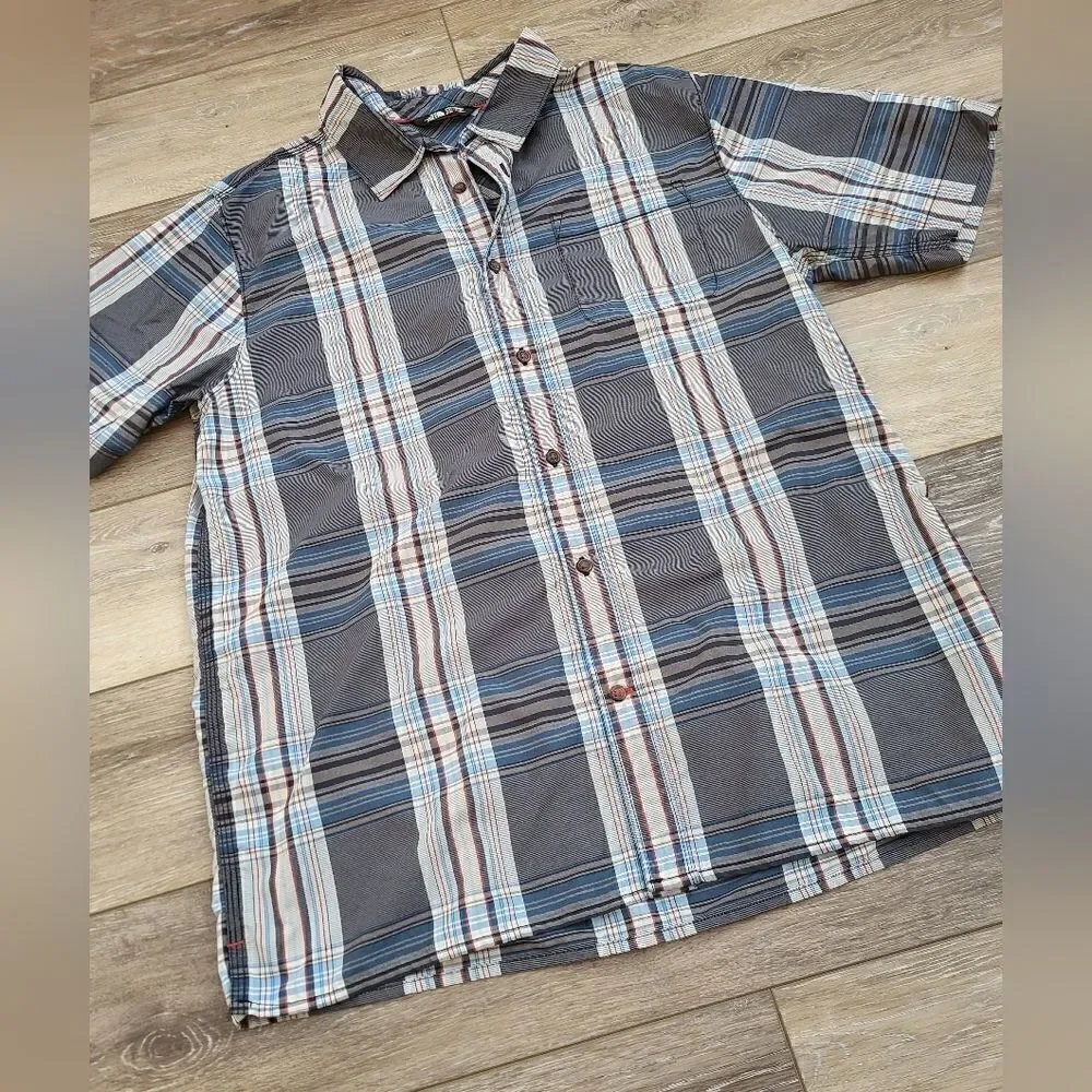 The North Face Plaid Short Sleeve Button Front Shirt Men's med